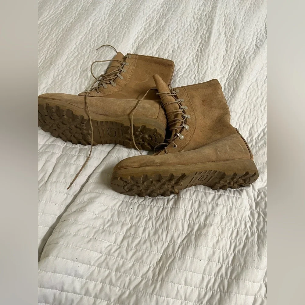 Army issued combat boots - lightly worn!